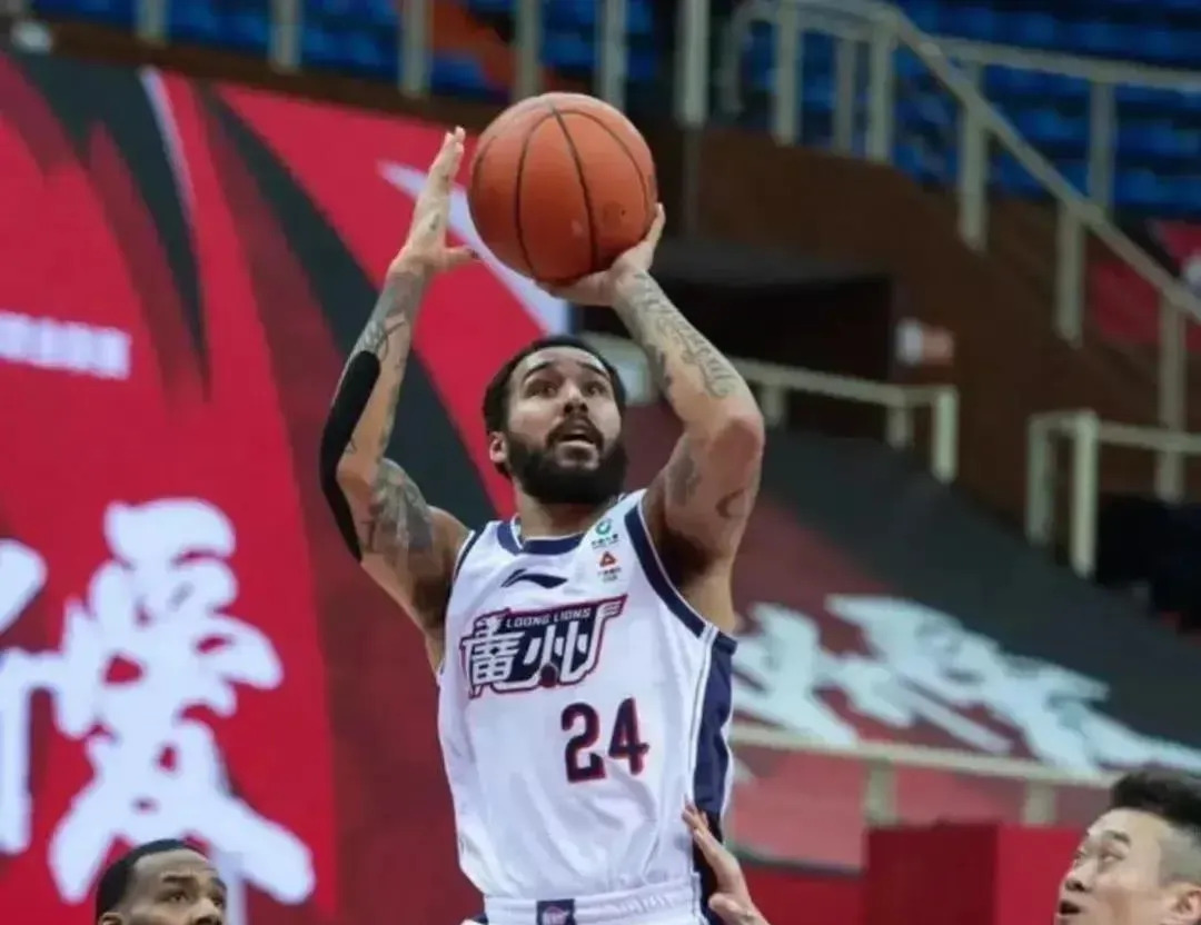 万博体育manbet-东契奇迎来五赛季出色发挥，塞尔维亚队观众热烈欢呼！
